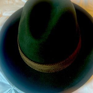 Beautiful and smart Green Fedora! Brand new